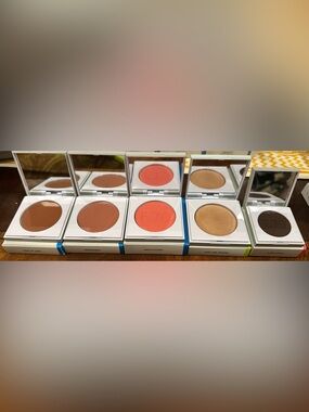 Flyte 70 6 Pc Set w/3 Blush, Highlighter, EyeShadow & Cosmetic Case NEW in Boxes